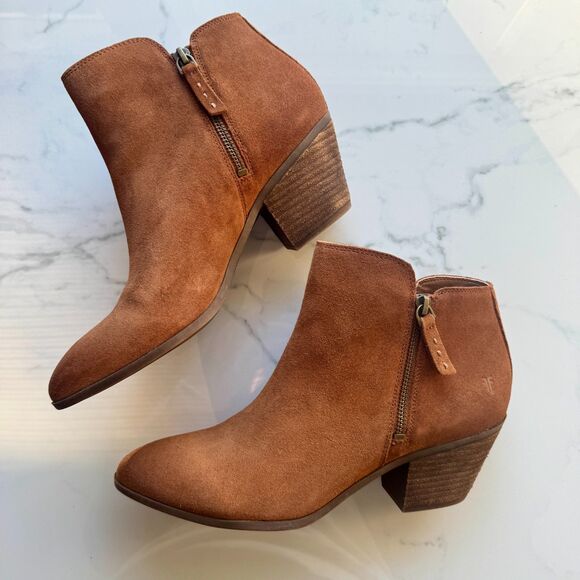 NIB FRYE Women's Judy Zip Bootie Cognac Boots 10 B US - Picture 3 of 15